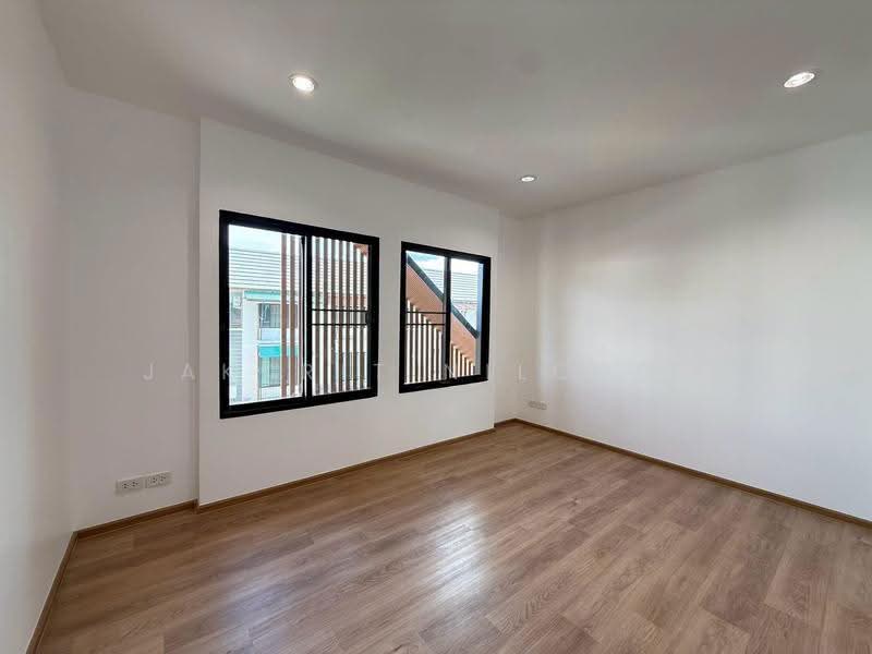 Areeya Mova Kaset-Nawamintr, Bangkok, Soi Moobaan Areeya Mowa, Chorake Bua, Lat Phrao, Bangkok, 3 Bedrooms, 180 sqm, Townhouse For Sale, by Jakkrit Nilchoo, 500620228 - DDproperty.com