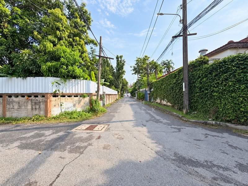 Land 219 sq.wah, Soi Pridi Banomyong 26, Bangkok, Phra Kanong Nua, Watthana, Bangkok, , 876 sqm, Land For Sale, by Chidaphar Beawlek, 500620375 - DDproperty.com