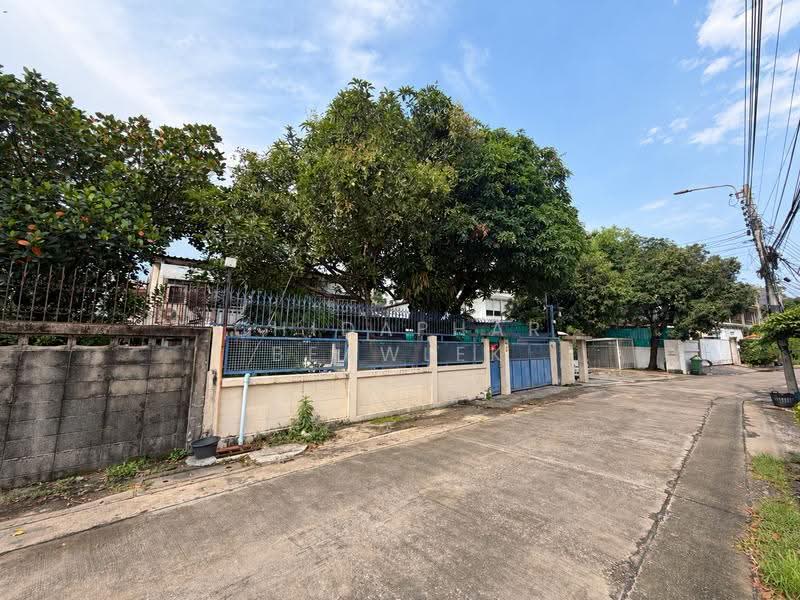 ที่ดินพร้อมบ้านเดี่ยว ปรีดี พนมยงค์ 26 พัฒนเวศม์ 1, กรุงเทพ, พระโขนงเหนือ, วัฒนา, กรุงเทพ, 416 ตร.ม., ที่ดิน ขาย, โดย Chidaphar Beawlek, 500620408 - DDproperty.com