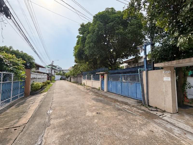 Land with a detached house, Pridi Banomyong 26 – Phatthanawet 1, Bangkok, Phra Kanong Nua, Watthana, Bangkok, , 416 sqm, Land For Sale, by Chidaphar Beawlek, 500620408 - DDproperty.com