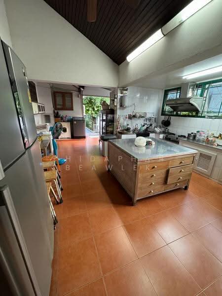 Luxury House, Pridi Banomyong 26 total land area 436 square wah., Bangkok, Phra Kanong Nua, Watthana, Bangkok, 3 Bedrooms, 1,000 sqm, Single Detached House For Sale, by Chidaphar Beawlek, 500620510 - DDproperty.com