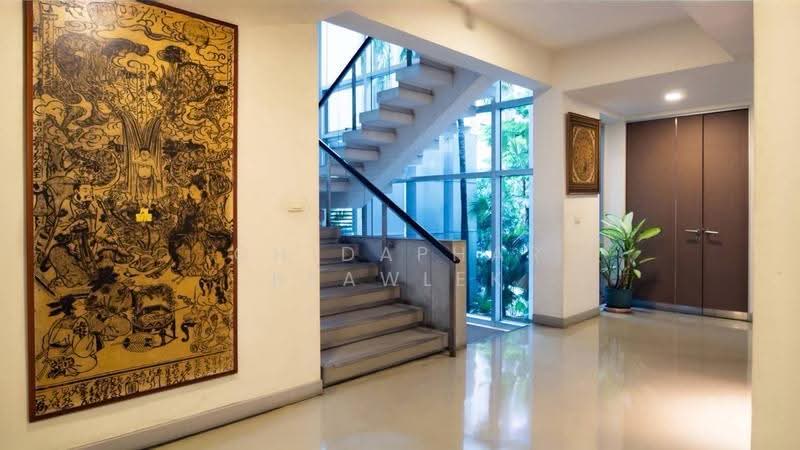 4-story office building for sale on Sukhumvit 20, in the heart of Asoke includes a studio and resid, Bangkok, Khlong Tan Nua, Watthana, Bangkok, , 2,496 sqm, Office Space For Sale, by Chidaphar Beawlek, 500620646 - DDproperty.com