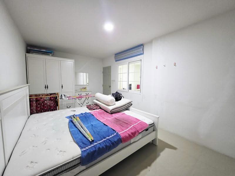 Moobaan Feungfah Villa 16 Phase 2, Samut Prakan, Soi Thepharak 98, Thepharak Road, Thepharak, Muang Samut Prakarn, Samut Prakan, 4 Bedrooms, 100 sqm, Townhouse For Sale, by The Best Property ฝน, 500620736 - DDproperty.com