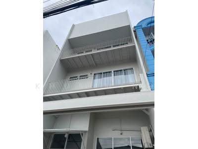 ขาย - ทาวน์เฮ้าส์ใจกลางเมือง ใกล้ MRT สุทธิสาร เพียง 700 เมตร | ซอยอุดมเกียรติ (SPSMG258), กรุงเทพ
