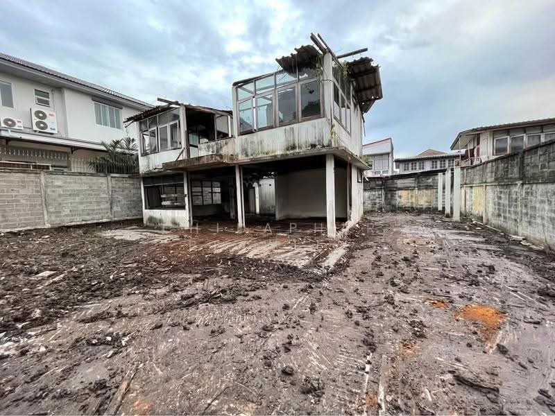 Land with structures for sale, 92 sq. wah, corner plot, Pridi Banomyong 26, Soi Kasem Samran 8, Bangkok, Phra Kanong Nua, Watthana, Bangkok, , 368 sqm, Land For Sale, by Chidaphar Beawlek, 500620817 - DDproperty.com