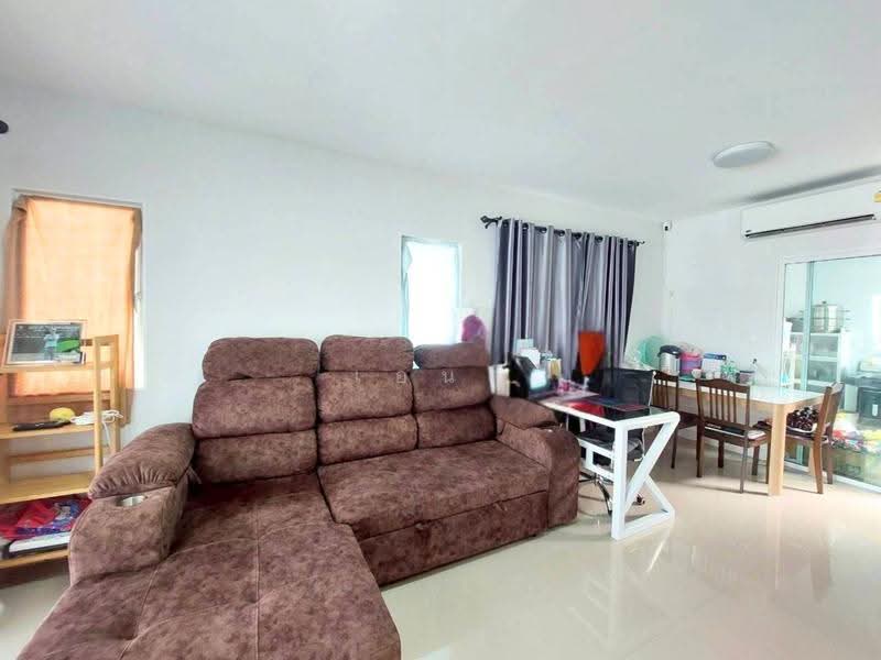 The Essence Chaiyaphruek-Wongwaen, Nonthaburi, Ban Kluay-Sai Noi Road, Sai Noi, Nonthaburi, 3 Bedrooms, 115 sqm, Townhouse For Sale, by เอนก, 500620852 - DDproperty.com