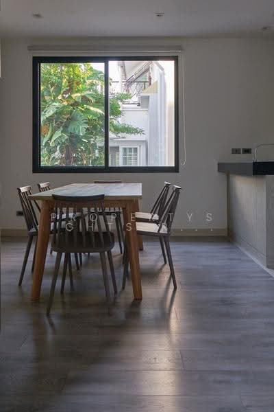 Townhouse BTS Phromphong 3 bed / 4 bath, Bangkok, Khlong Tan Nua, Watthana, Bangkok, 3 Bedrooms, 220 sqm, Townhouse For Rent, by PROPERTYSIGHTS REAL ESTATE, 500620984 - DDproperty.com