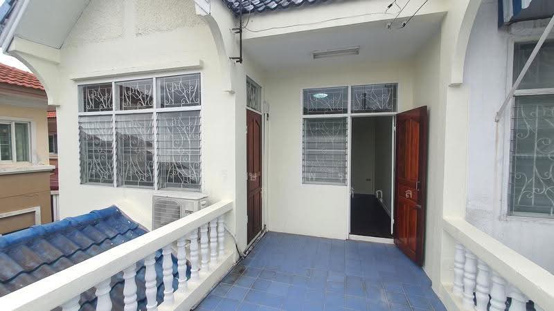 The village is located at Moo Baan Yoo Charoen, Soi Therd Ratchan 45, Si Kan Subdistrict, Don Mueang, Bangkok, Si Khan, Don Mueang, Bangkok, 3 Bedrooms, 128 sqm, Townhouse For Sale, by ภวิษย์พร โรจนเกียรติกุล, 500621022 - DDproperty.com