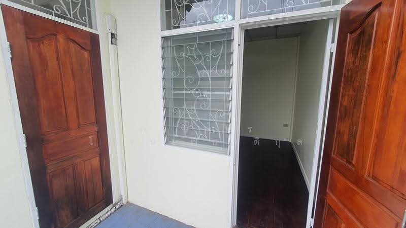 The village is located at Moo Baan Yoo Charoen, Soi Therd Ratchan 45, Si Kan Subdistrict, Don Mueang, Bangkok, Si Khan, Don Mueang, Bangkok, 3 Bedrooms, 128 sqm, Townhouse For Sale, by ภวิษย์พร โรจนเกียรติกุล, 500621022 - DDproperty.com