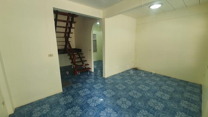 The village is located at Moo Baan Yoo Charoen, Soi Therd Ratchan 45, Si Kan Subdistrict, Don Mueang, Bangkok, Si Khan, Don Mueang, Bangkok, 3 Bedrooms, 128 sqm, Townhouse For Sale, by ภวิษย์พร โรจนเกียรติกุล, 500621022 - DDproperty.com