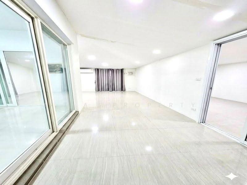 Village Park Sriracha, Chon Buri (Pattaya), Laem Chabang, Bang Lamung, Bang Lamung (Pattaya), Chon Buri (Pattaya), 3 Bedrooms, 150 sqm, Single Detached House For Sale, by A.T.A. Property, 500621609 - DDproperty.com