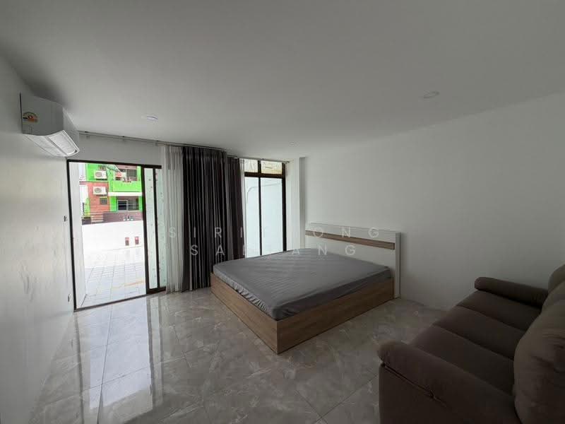 Sriwara Town in Town, Bangkok, Sriwara Road, Phlapphla, Wang Thonglang, Bangkok, 4 Bedrooms, 300 sqm, Townhouse For Rent, by Sirithong Saetang, 500621822 - DDproperty.com