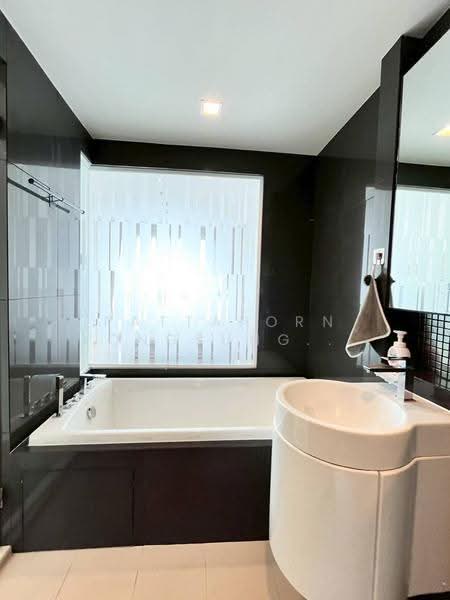 Rhythm Sathorn, Bangkok, 141 Soi Sathorn 21, Yan Nawa, Sathon, Bangkok, 2 Bedrooms, 66 sqm, Condo For Rent, by Pattaporn Yongsungnone, 500622031 - DDproperty.com