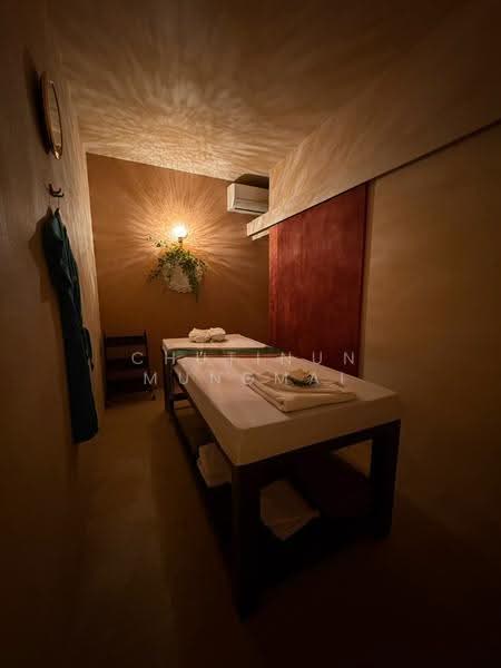 2-Story Massage for Takeover in Silom-Sala Daeng BTS Walk Distance, กรุงเทพ, สีลม, สุริยวงศ์, บางรัก, กรุงเทพ, 405 ตร.ม., ตึกแถว-อาคารพาณิชย์ ขาย, โดย Chutinun Mungmai, 500622209 - DDproperty.com