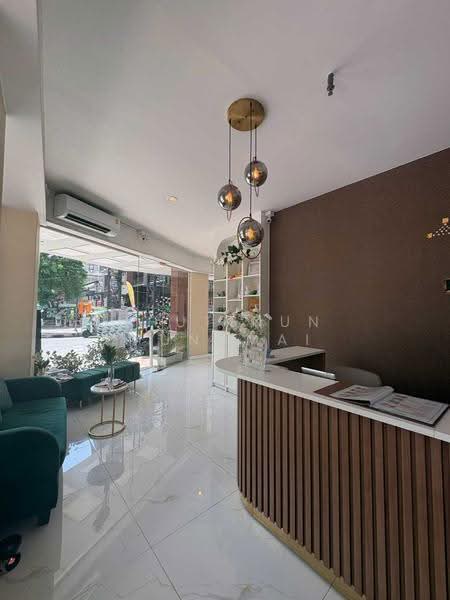 2-Story Massage for Takeover in Silom-Sala Daeng BTS Walk Distance, Bangkok, สีลม, Suriyawong, Bang Rak, Bangkok, , 405 sqm, Shophouse For Sale, by Chutinun Mungmai, 500622209 - DDproperty.com
