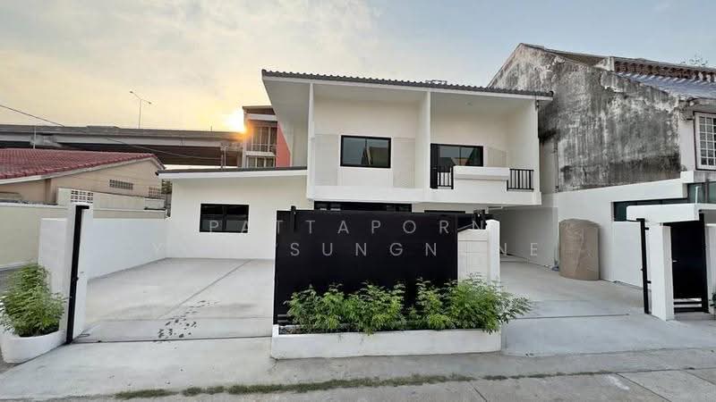 3-BR House, Bangkok, Suan Luang, Bangkok, 3 Bedrooms, 260 sqm, Single Detached House For Sale, by Pattaporn Yongsungnone, 500622229 - DDproperty.com