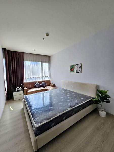 Life Ratchadapisek, Bangkok, 279 Ratchadapisaek Road, Huai Khwang, Bangkok, 2 Bedrooms, 65 sqm, Condo For Rent, by Sompob Buaparungsri, 500622376 - DDproperty.com
