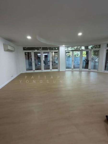 5-BR House, Bangkok, Khlong Chaokhun Sing, Wang Thonglang, Bangkok, 5 Bedrooms, 524 sqm, Single Detached House For Rent, by Pattaporn Yongsungnone, 500622380 - DDproperty.com