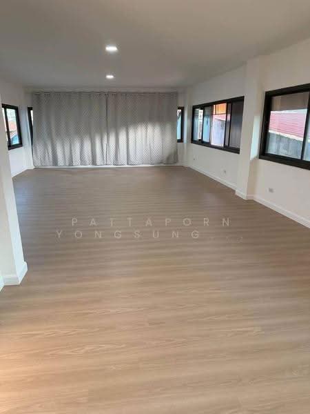 5-BR House, Bangkok, Khlong Chaokhun Sing, Wang Thonglang, Bangkok, 5 Bedrooms, 524 sqm, Single Detached House For Rent, by Pattaporn Yongsungnone, 500622380 - DDproperty.com