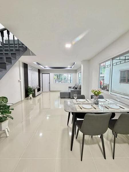 หมู่บ้านกมลลักษณ์ : Kamon Lak Village, นนทบุรี, บางรักพัฒนา, บางบัวทอง, นนทบุรี, 110 ตร.ม., ทาวน์เฮ้าส์ ขาย, โดย บุษบากร (เจี๊ยบ), 500622560 - DDproperty.com