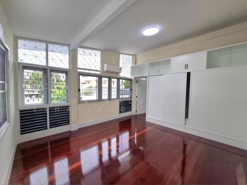 หลังใหญ่ รีโนเวทใหม่ | วิภาวดี 44–46, Bangkok, Lat Yao, Chatuchak, Bangkok, 5 Bedrooms, 550 sqm, Single Detached House For Rent, by ERA Holding (Thailand) Co., Ltd., 500622675 - DDproperty.com