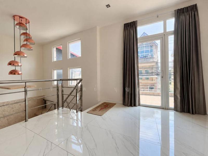 Merit Place Ladprao 87, Bangkok, Soi Ladprao 87, Wang Thonglang, Bangkok, 3 Bedrooms, 180 sqm, Townhouse For Sale, by กรกฤตย์ บุญสระ, 500622685 - DDproperty.com
