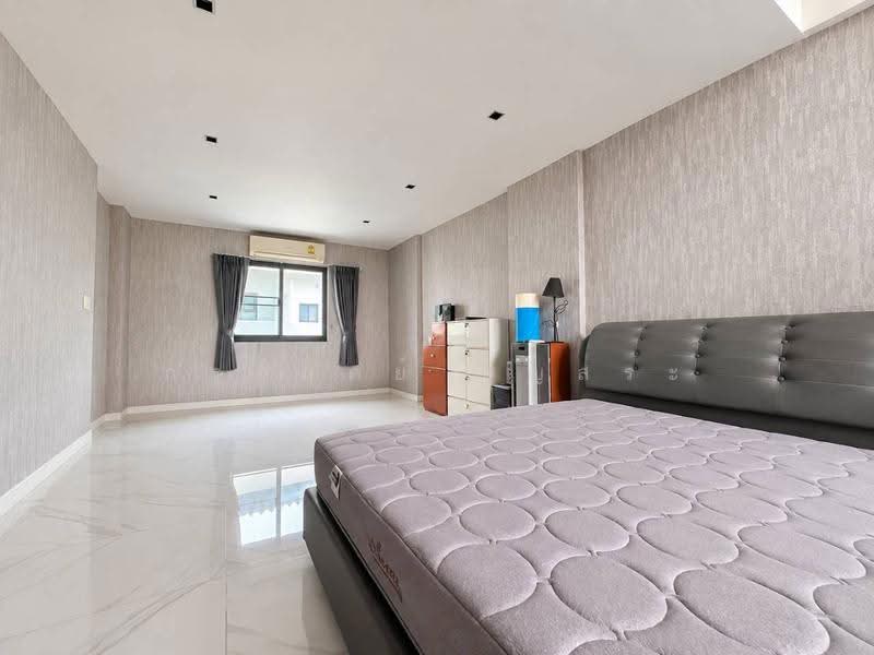 Merit Place Ladprao 87, Bangkok, Soi Ladprao 87, Wang Thonglang, Bangkok, 3 Bedrooms, 180 sqm, Townhouse For Sale, by กรกฤตย์ บุญสระ, 500622685 - DDproperty.com