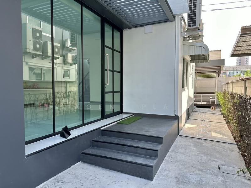 B-Square Rama 9 - Mengjai, Bangkok, Soi Sahakanpramoon, Wang Thonglang, Bangkok, 3 Bedrooms, 300 sqm, Townhouse For Rent, by Agent Pla, 500622776 - DDproperty.com