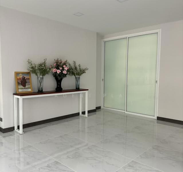 B-Square Rama 9 - Mengjai, Bangkok, Soi Sahakanpramoon, Wang Thonglang, Bangkok, 3 Bedrooms, 300 sqm, Townhouse For Rent, by Agent Pla, 500622776 - DDproperty.com