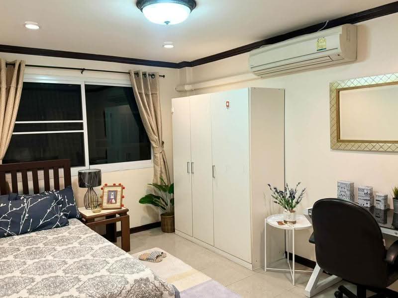 Baan Royal Nakarin Villa : บ้านรอยัลนครินทร์วิลล่า, กรุงเทพ, ถนน เลียบคลองเคล็ด, หนองบอน, ประเวศ, กรุงเทพ, 500 ตร.ม., ทาวน์เฮ้าส์ ให้เช่า, โดย Agent Pla, 500622818 - DDproperty.com