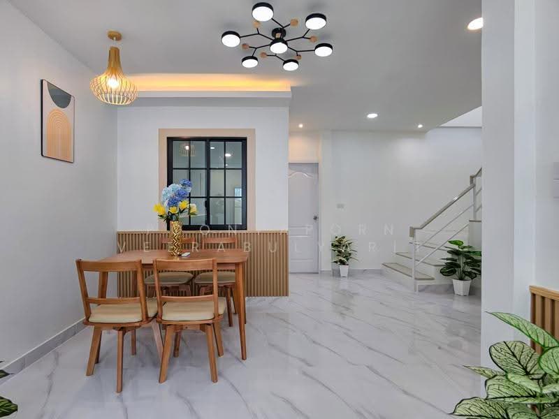 Ladasiri Baan Kluay-Sainoi : ลดาสิริ บ้านกล้วย-ไทรน้อย, Nonthaburi, บ้านกล้วย-ไทรน้อย, Phimonrat, Bang Bua Thong, Nonthaburi, 4 Bedrooms, 144 sqm, Townhouse For Sale, by Poonyaporn Veerabulyarit, 500622868 - DDproperty.com