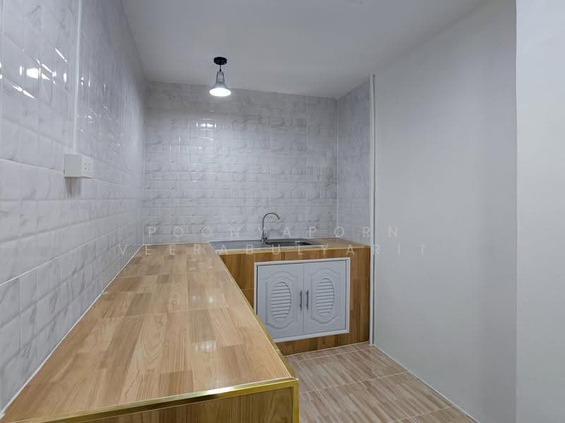 Ladasiri Baan Kluay-Sainoi : ลดาสิริ บ้านกล้วย-ไทรน้อย, Nonthaburi, บ้านกล้วย-ไทรน้อย, Phimonrat, Bang Bua Thong, Nonthaburi, 4 Bedrooms, 144 sqm, Townhouse For Sale, by Poonyaporn Veerabulyarit, 500622868 - DDproperty.com