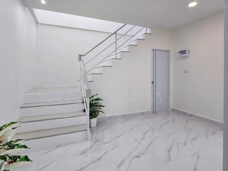 Ladasiri Baan Kluay-Sainoi : ลดาสิริ บ้านกล้วย-ไทรน้อย, Nonthaburi, บ้านกล้วย-ไทรน้อย, Phimonrat, Bang Bua Thong, Nonthaburi, 4 Bedrooms, 144 sqm, Townhouse For Sale, by Poonyaporn Veerabulyarit, 500622868 - DDproperty.com