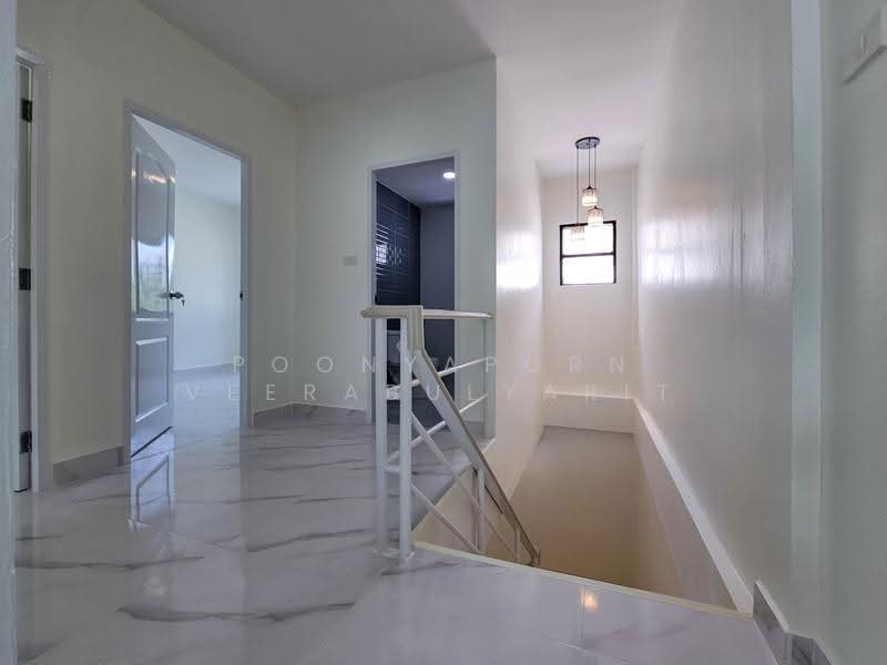 Ladasiri Baan Kluay-Sainoi : ลดาสิริ บ้านกล้วย-ไทรน้อย, Nonthaburi, บ้านกล้วย-ไทรน้อย, Phimonrat, Bang Bua Thong, Nonthaburi, 4 Bedrooms, 144 sqm, Townhouse For Sale, by Poonyaporn Veerabulyarit, 500622868 - DDproperty.com