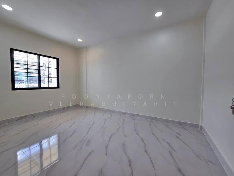 Ladasiri Baan Kluay-Sainoi : ลดาสิริ บ้านกล้วย-ไทรน้อย, Nonthaburi, บ้านกล้วย-ไทรน้อย, Phimonrat, Bang Bua Thong, Nonthaburi, 4 Bedrooms, 144 sqm, Townhouse For Sale, by Poonyaporn Veerabulyarit, 500622868 - DDproperty.com