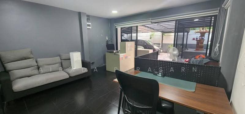 ซอยรัชดาอาภาภิรมย์ 32, Bangkok, Chatuchak, Bangkok, 8 Bedrooms, 400 sqm, Single Detached House For Rent, by Airada Parasarn, 500622990 - DDproperty.com
