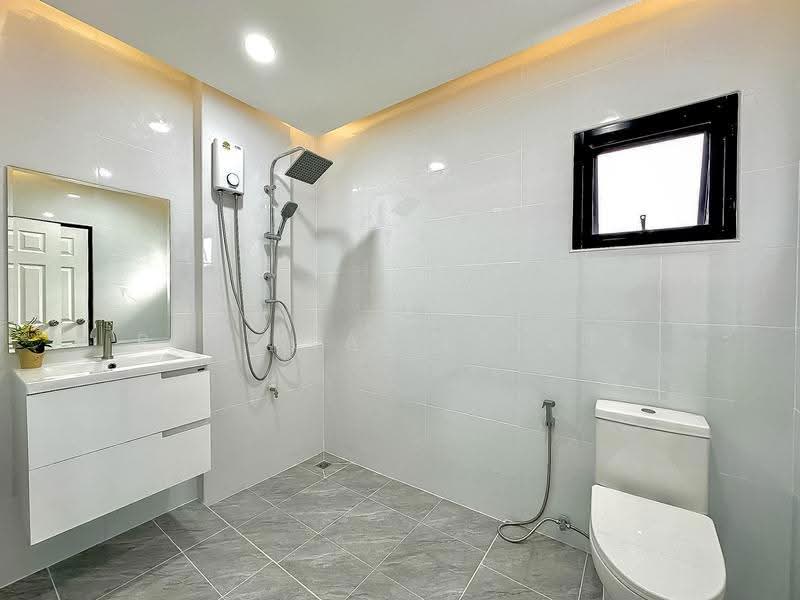 Modern 3 Bed House for Sale Siam Country Club East Pattaya, Chon Buri (Pattaya), Nong Pru, Bang Lamung (Pattaya), Chon Buri (Pattaya), 3 Bedrooms, 152 sqm, Single Detached House For Sale, by PLC Real Estate, 500623235 - DDproperty.com
