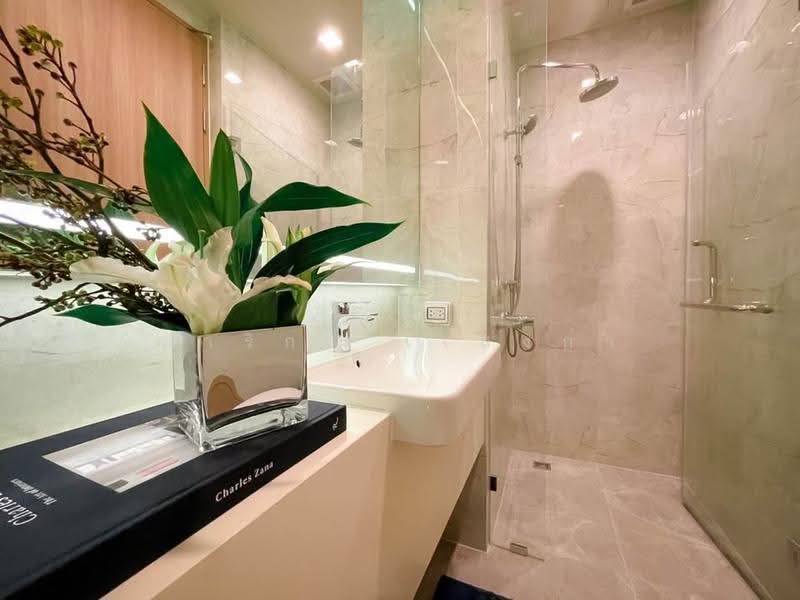 Noble Around Sukhumvit 33, Bangkok, 17 Soi Sukhumvit 33, Khlong Tan Nua, Watthana, Bangkok, 2 Bedrooms, 65 sqm, Condo For Rent, by Sarika Saengkam, 500623558 - DDproperty.com