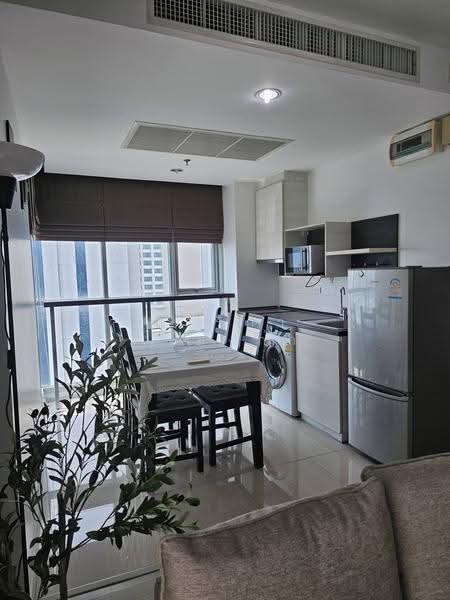 Life Ratchadapisek, Bangkok, 279 Ratchadapisaek Road, Huai Khwang, Bangkok, 2 Bedrooms, 65 sqm, Condo For Rent, by Sarika Saengkam, 500623562 - DDproperty.com