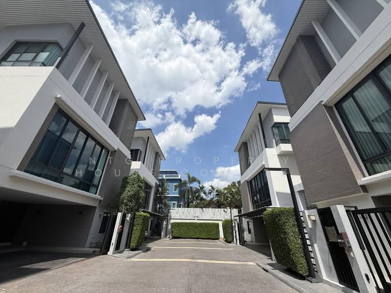 The Glamor Ekkamai – Praditmanutham, Bangkok, Soi Praditmanutham 8, Khlong Chaokhun Sing, Wang Thonglang, Bangkok, 3 Bedrooms, 412 sqm, Single Detached House For Rent, by NTG Property House Co.,Ltd., 500623671 - DDproperty.com