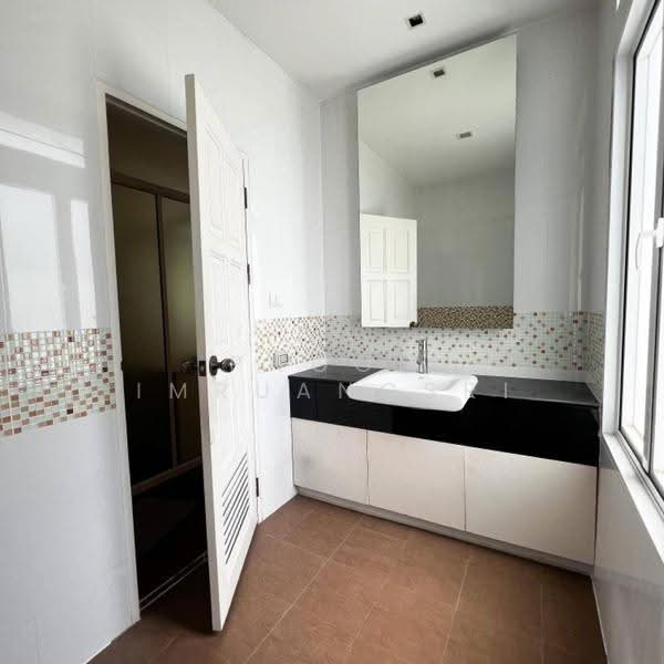 5-BR Townhouse, Bangkok, Bang Kapi, Huai Khwang, Bangkok, 5 Bedrooms, 600 sqm, Townhouse For Sale, by Phoom Imruangsri, 500623875 - DDproperty.com