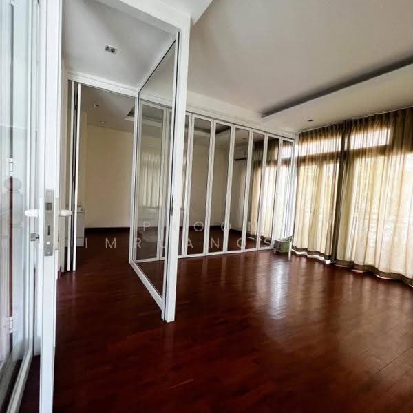 ทาวน์เฮาท์ 5-ห้องนอน, กรุงเทพ, บางกะปิ, ห้วยขวาง, กรุงเทพ, 600 ตร.ม., ทาวน์เฮ้าส์ ขาย, โดย Phoom Imruangsri, 500623875 - DDproperty.com