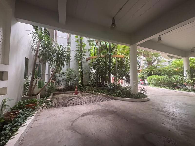 Four-Storey Property For Sale in Sukhumvit 20 | 5 min Walk to Emsphere, กรุงเทพ, Sukhumvit 20, คลองเตย, กรุงเทพ, 1,000 ตร.ม., ตึกแถว-อาคารพาณิชย์ ขาย, โดย Chutinun Mungmai, 500623951 - DDproperty.com