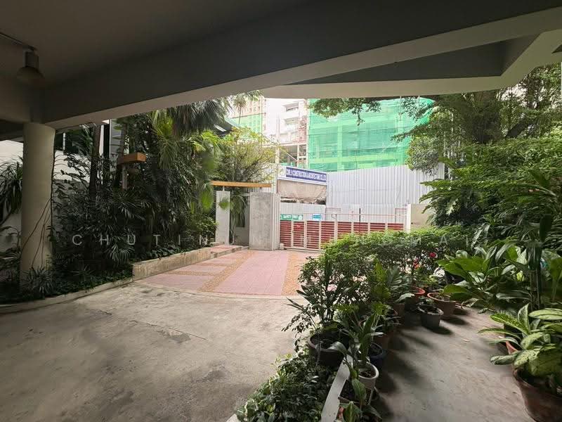 Four-Storey Property For Sale in Sukhumvit 20 | 5 min Walk to Emsphere, Bangkok, Sukhumvit 20, Khlong Toei, Bangkok, , 1,000 sqm, Shophouse For Sale, by Chutinun Mungmai, 500623951 - DDproperty.com