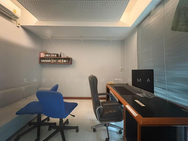 Four-Storey Property For Sale in Sukhumvit 20 | 5 min Walk to Emsphere, Bangkok, Sukhumvit 20, Khlong Toei, Bangkok, , 1,000 sqm, Shophouse For Sale, by Chutinun Mungmai, 500623951 - DDproperty.com