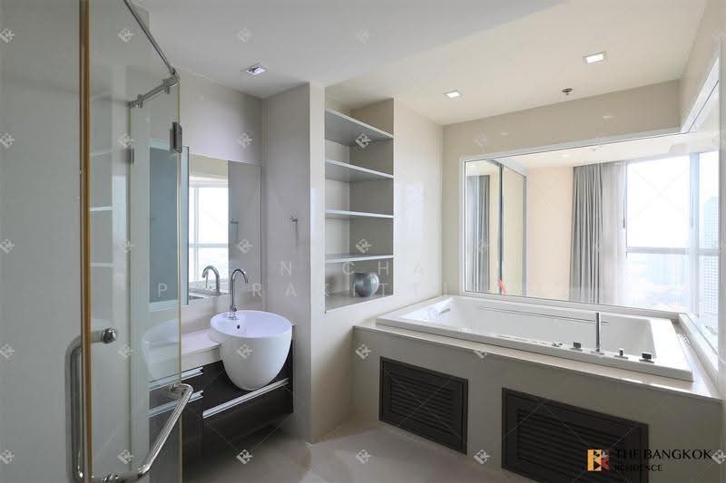 Sky Walk Residences, Bangkok, 1599 Sukhumvit Road, Phra Kanong Nua, Watthana, Bangkok, 3 Bedrooms, 200 sqm, Condo For Rent, by Nicha Peerakittikul, 500624105 - DDproperty.com