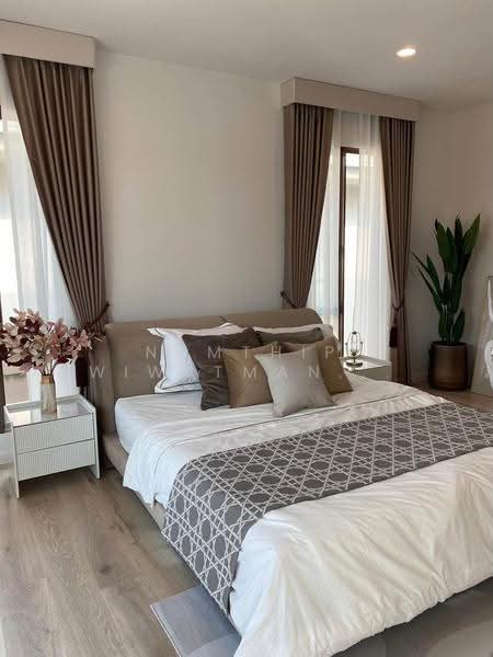 Burasiri Krungthep Kreetha, Bangkok, 95 Soi Pracha Ruam Chai, Hua Mak, Bang Kapi, Bangkok, 4 Bedrooms, 300 sqm, Single Detached House For Rent, by Namthip Wiwatmanitsakul, 500624195 - DDproperty.com