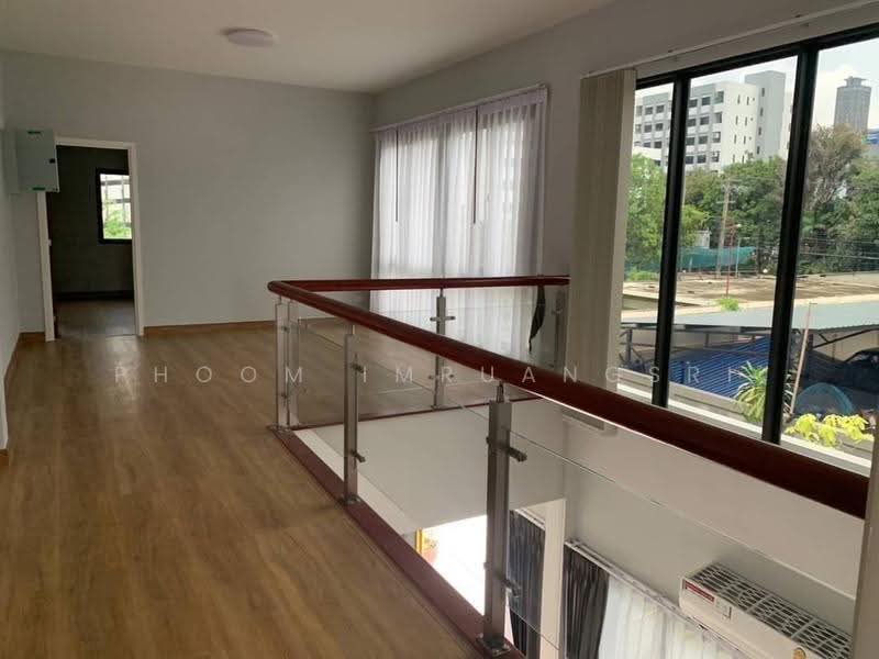 4-BR House, Bangkok, Phra Kanong Nua, Watthana, Bangkok, 4 Bedrooms, 340 sqm, Single Detached House For Rent, by Phoom Imruangsri, 500624931 - DDproperty.com