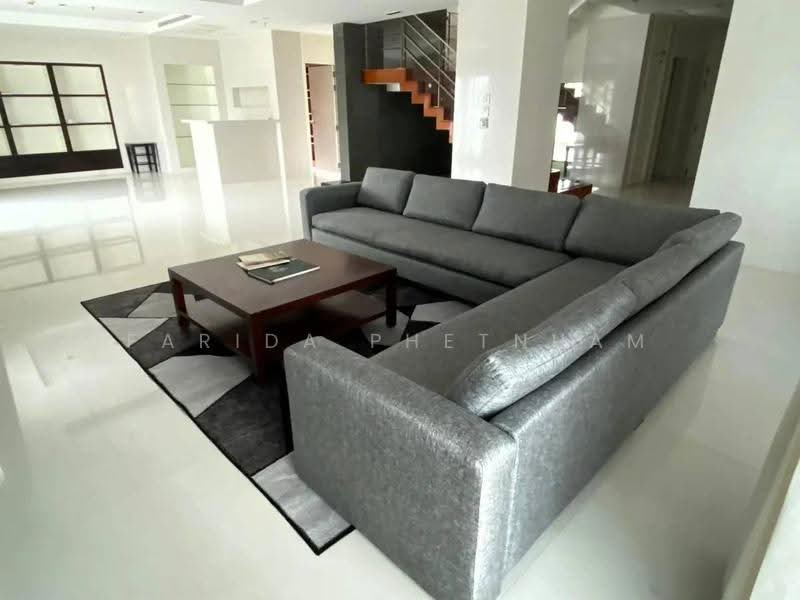 Royal Residence Park, Bangkok, 99 Royal Resident Park Lumphini, Lumphini, Pathum Wan, Bangkok, 4 Bedrooms, 385 sqm, Apartment For Rent, by Farida Phetnuam, 500624986 - DDproperty.com