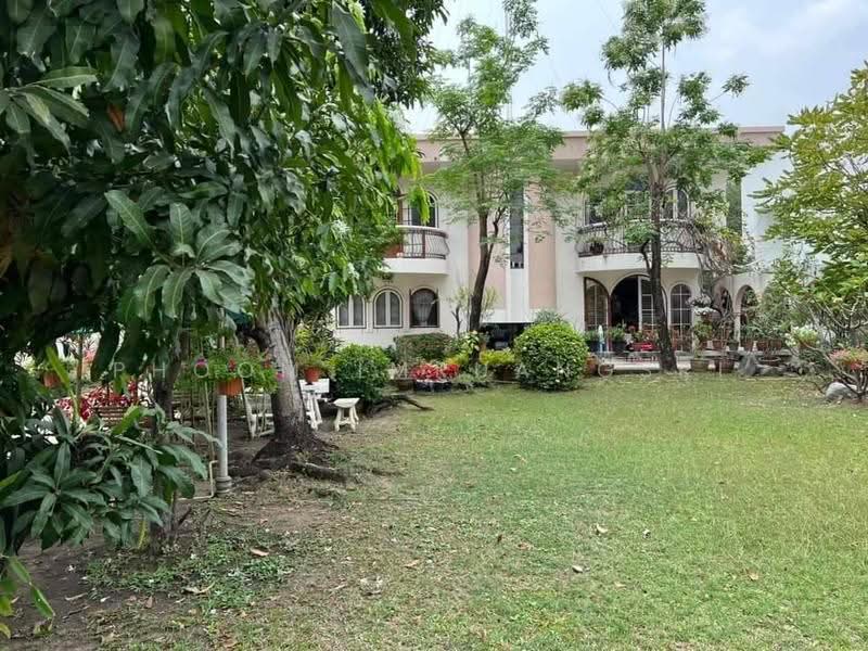 3-BR House, Bangkok, Bang Chak, Phra Khanong, Bangkok, 3 Bedrooms, 204 sqm, Single Detached House For Sale, by Phoom Imruangsri, 500625103 - DDproperty.com